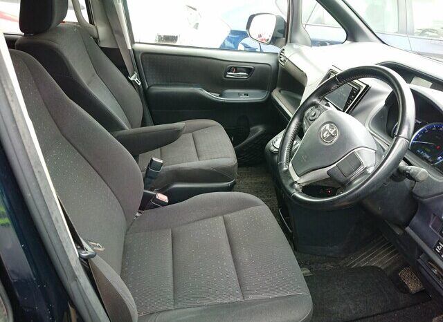 
								TOYOTA YARIS VOXY full									