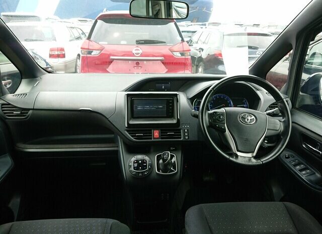 
								TOYOTA YARIS VOXY full									