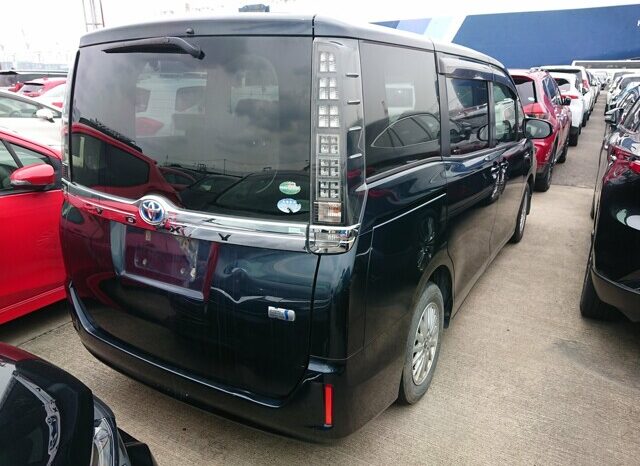 
								TOYOTA YARIS VOXY full									