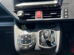 
										TOYOTA ILX VOXY full									