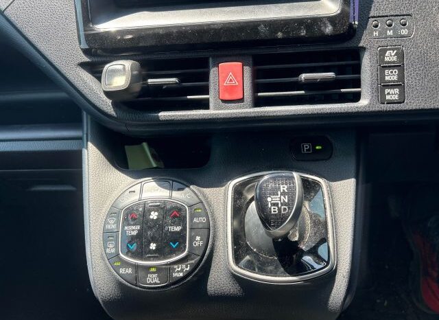 
								TOYOTA ILX VOXY full									