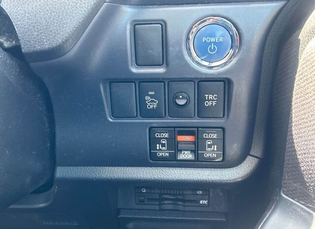 
								TOYOTA ILX VOXY full									