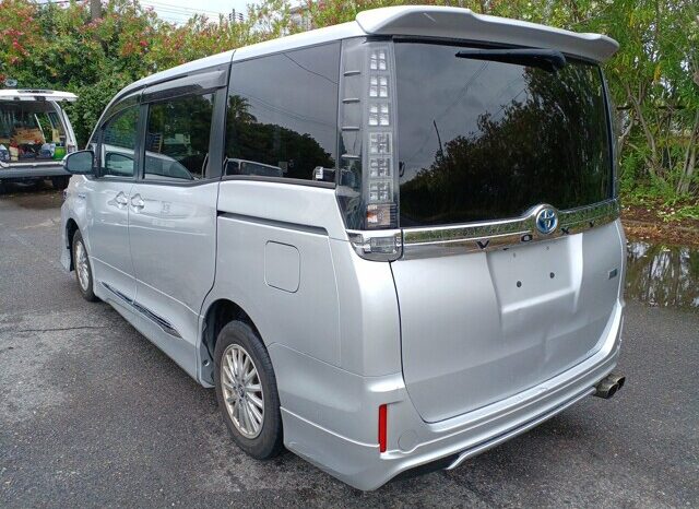 
								TOYOTA AVALON VOXY full									