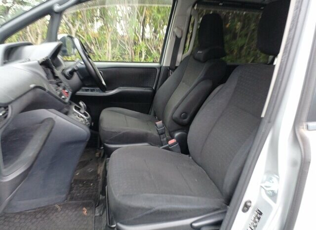 
								TOYOTA AVALON VOXY full									
