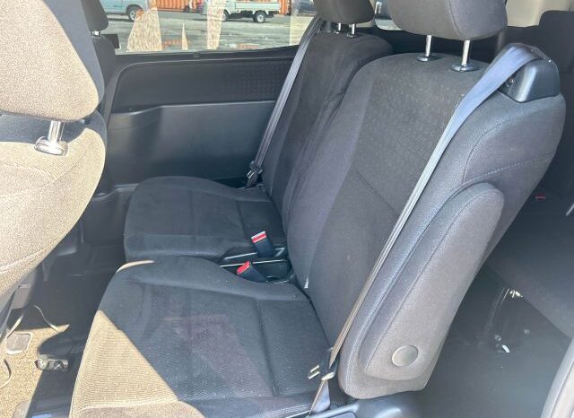 
								TOYOTA MALIBU VOXY full									