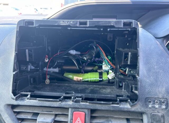 
								TOYOTA MALIBU VOXY full									