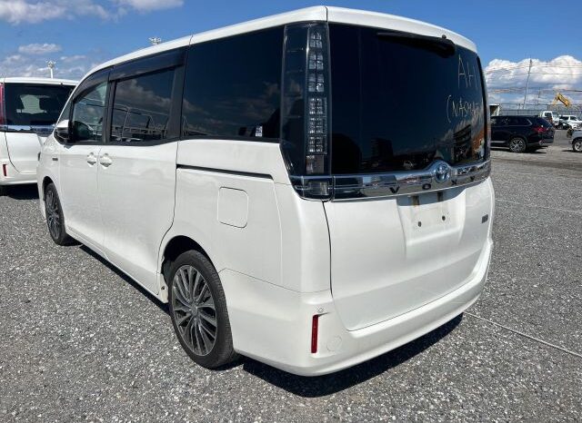 
								TOYOTA MALIBU VOXY full									