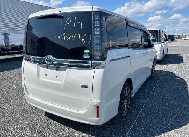 
								TOYOTA MALIBU VOXY full									