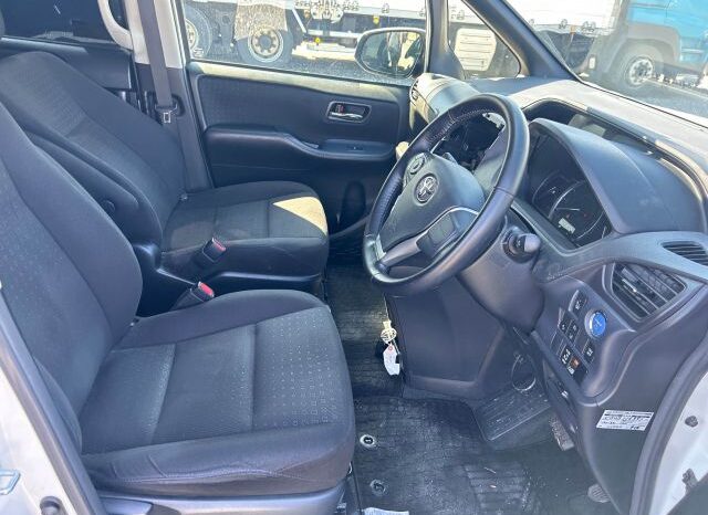 
								TOYOTA MALIBU VOXY full									