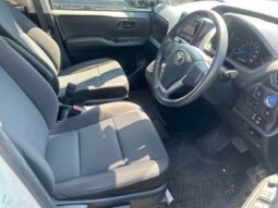 
										TOYOTA CRUZE NOAH full									