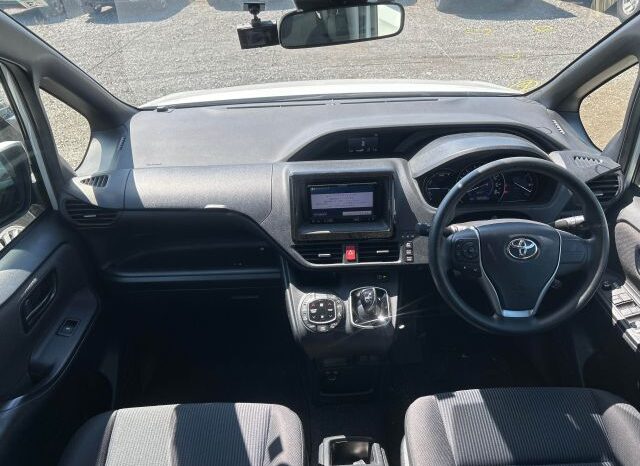 
								TOYOTA CRUZE NOAH full									