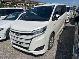 TOYOTA CRUZE NOAH