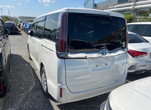
								TOYOTA CRUZE NOAH full									