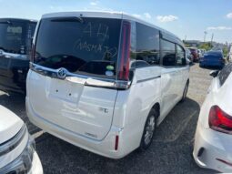 TOYOTA CRUZE NOAH